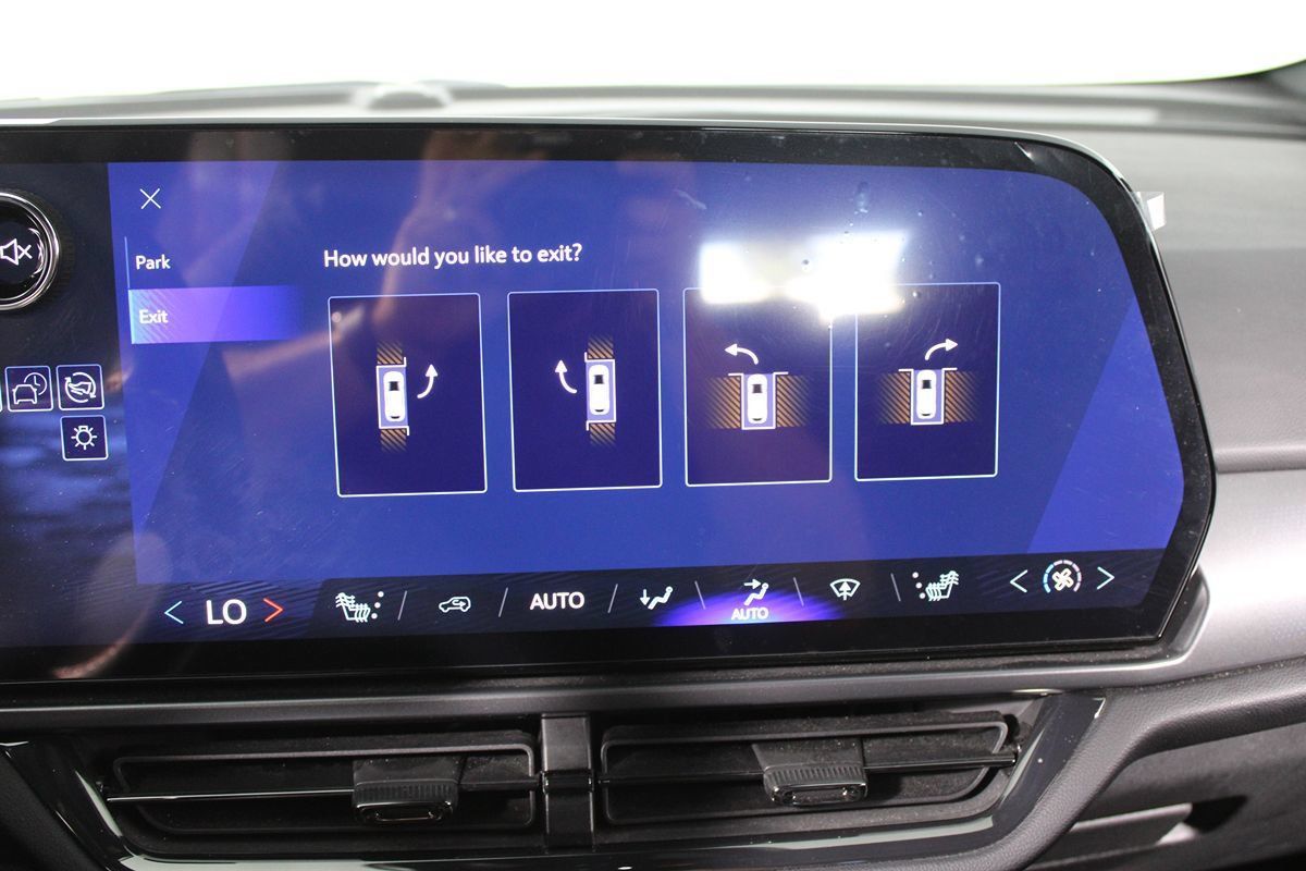 Used 2024 Chevrolet Equinox EV RS FWD image 8