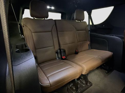 Used 2023 Chevrolet Suburban High Country AWD/4WD image 32