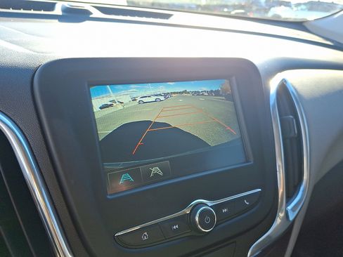 Used 2018 Chevrolet Equinox LT image 17