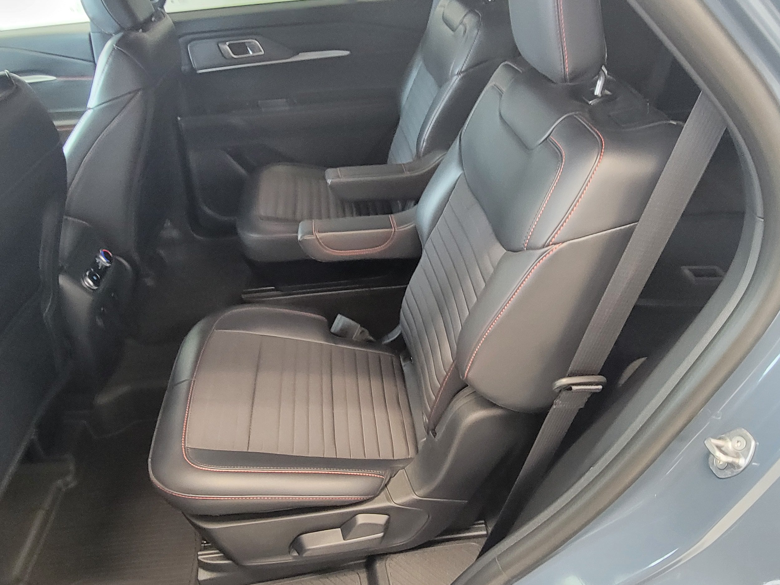 Used 2025 Ford Explorer ST-Line AWD/4WD image 10