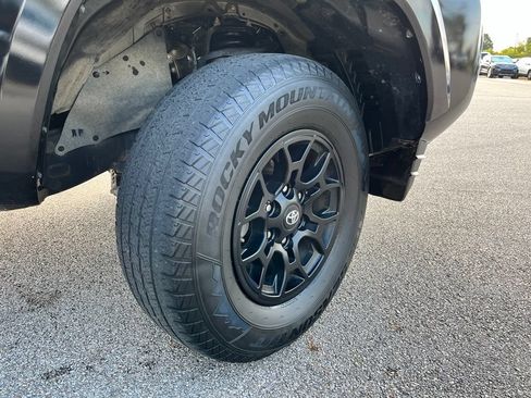 Used 2022 Toyota Tacoma SR5 AWD/4WD image 6