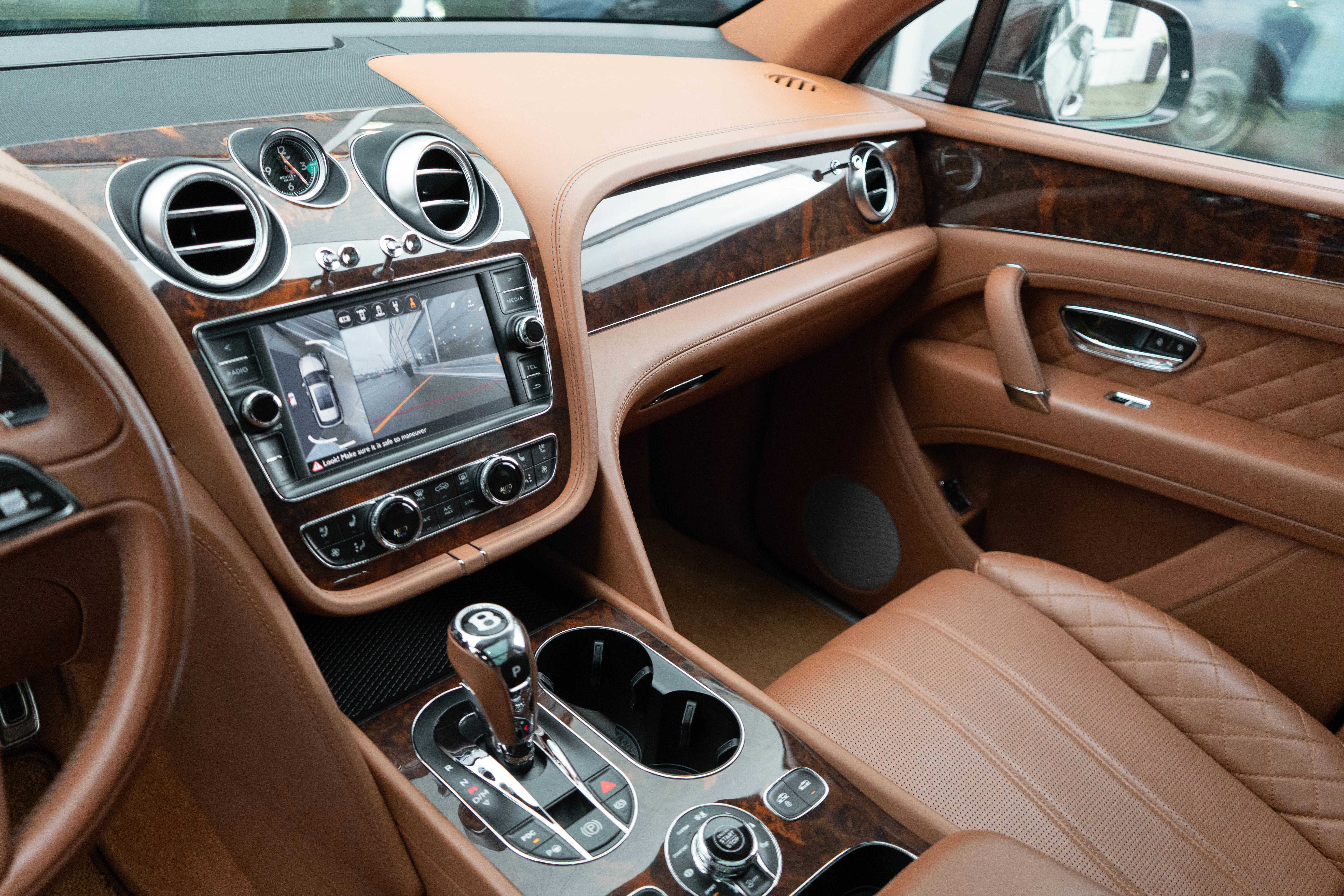 Used 2017 Bentley Bentayga AWD/4WD image 18