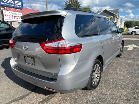 Used 2018 Toyota Sienna XLE w/ XLE Navigation Package FWD image 5