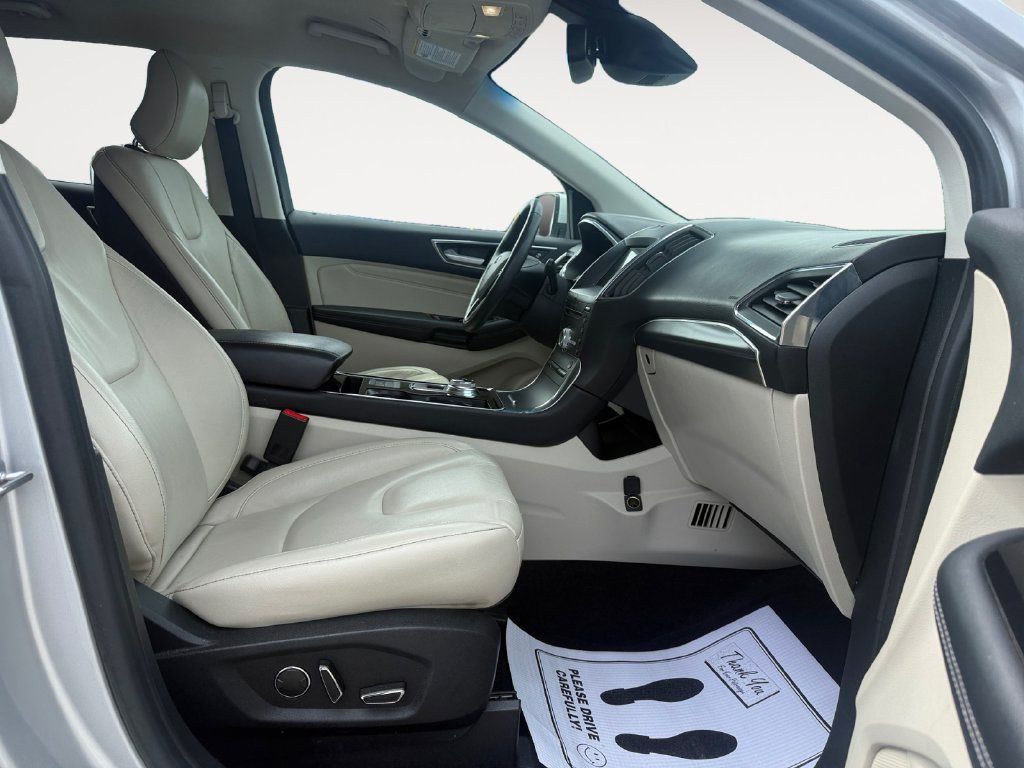 Used 2019 Ford Edge Titanium FWD image 15