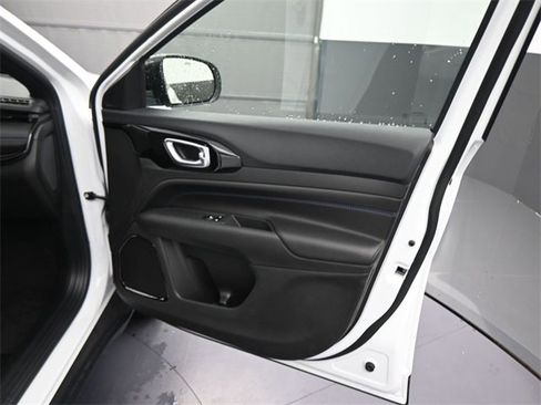 New 2026 Jeep Compass Latitude image 34