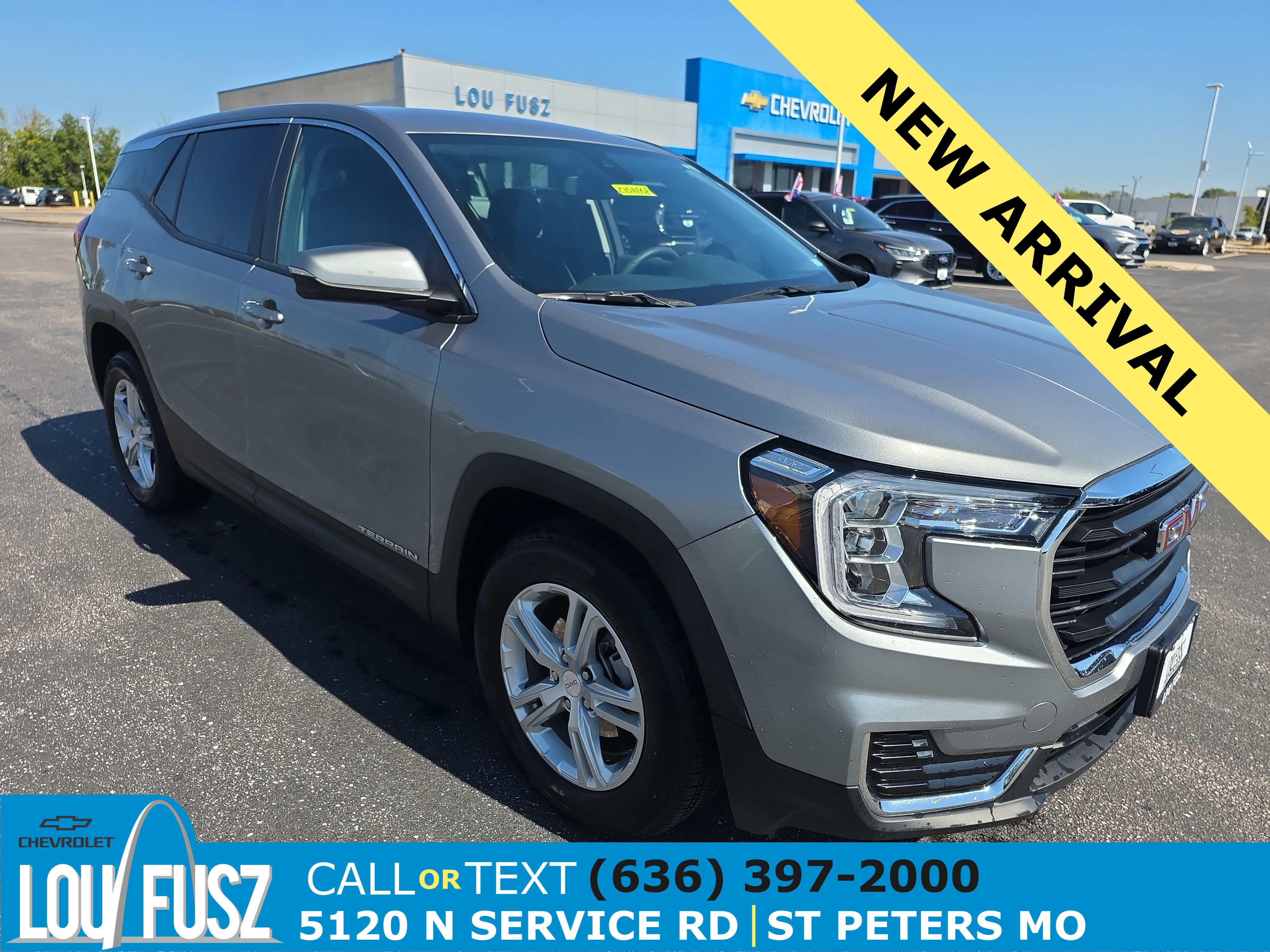 Used 2023 GMC Terrain SLE FWD image 1