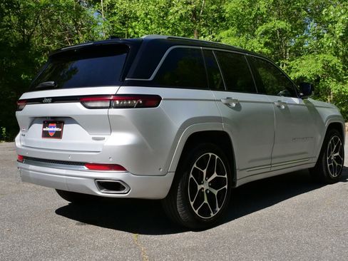 Used 2022 Jeep Grand Cherokee Summit AWD/4WD image 28
