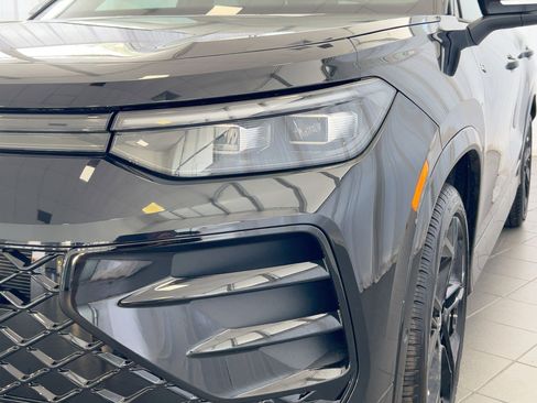 New 2026 Volkswagen Tiguan SE R-Line image 11