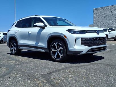 New 2025 Volkswagen Tiguan SE