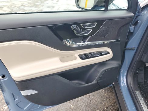 New 2026 Lincoln Corsair Premiere image 8