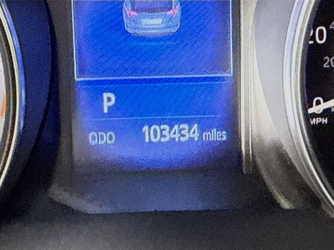 Used 2018 Toyota C-HR XLE FWD image 16