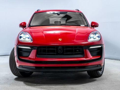 Used 2025 Porsche Macan AWD/4WD image 10