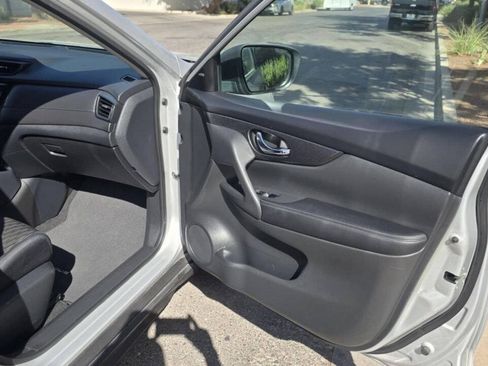 Used 2018 Nissan Rogue SV AWD/4WD image 19