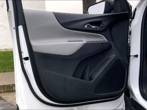 Used 2020 Chevrolet Equinox LS w/ LS Convenience Package image 22