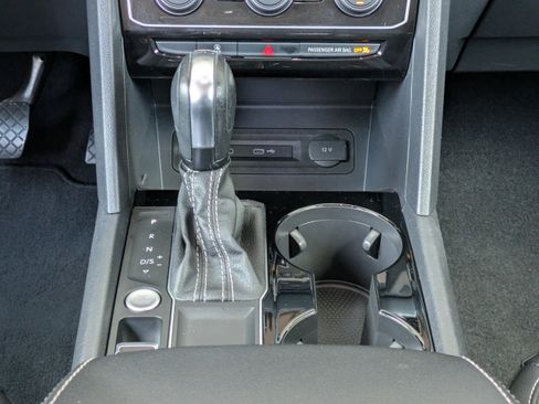 Used 2022 Volkswagen Atlas SE FWD image 21