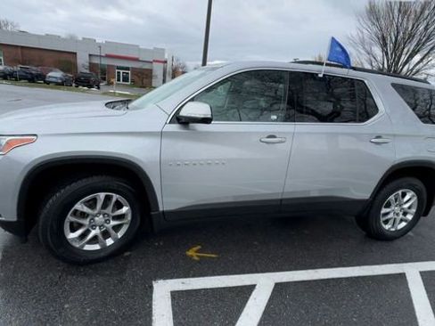 Used 2020 Chevrolet Traverse LT w/ LPO, Black Accent Package image 6