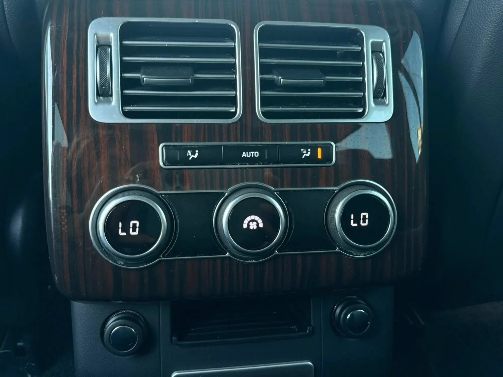 Used 2015 Land Rover Range Rover AWD/4WD image 44