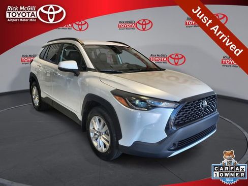 Used 2024 Toyota Corolla Cross LE FWD image 1