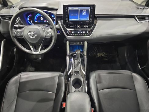 Used 2022 Toyota Corolla Cross XLE w/ Convenience Package image 9