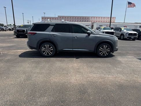 Used 2022 Nissan Pathfinder Platinum w/ Cargo Package FWD image 3