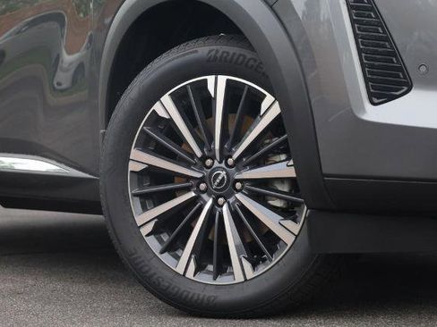 New 2026 Nissan Pathfinder Platinum image 3