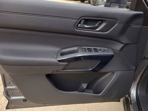 Certified 2025 Nissan Pathfinder SV w/ SV Premium Package FWD image 17