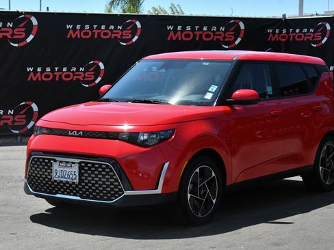 Used 2024 Kia Soul EX image 3