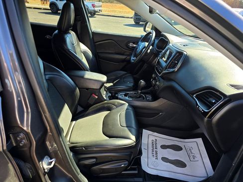 Used 2021 Jeep Cherokee Latitude Plus image 12