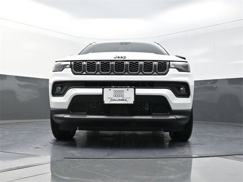 New 2026 Jeep Compass Latitude image 18