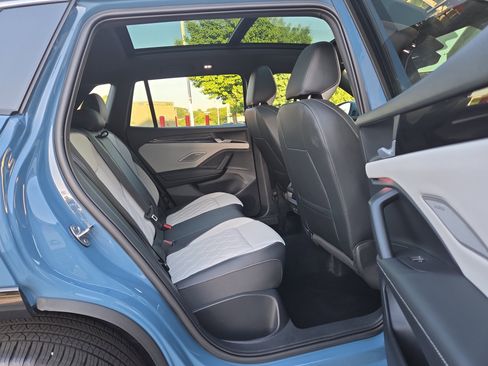 Certified 2025 Volkswagen Tiguan SEL R-Line AWD/4WD image 28
