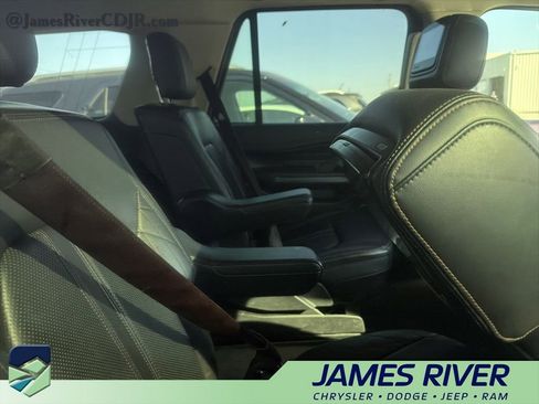 Used 2019 Ford Expedition Platinum image 9