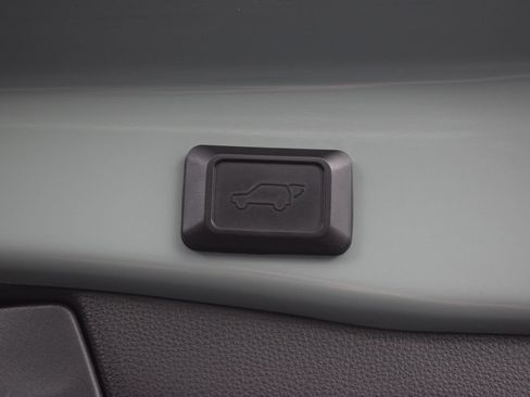 Used 2021 Toyota RAV4 XLE w/ Convenience Package AWD/4WD image 12