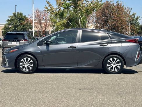 Certified 2021 Toyota Prius Prime Limited FWD image 9
