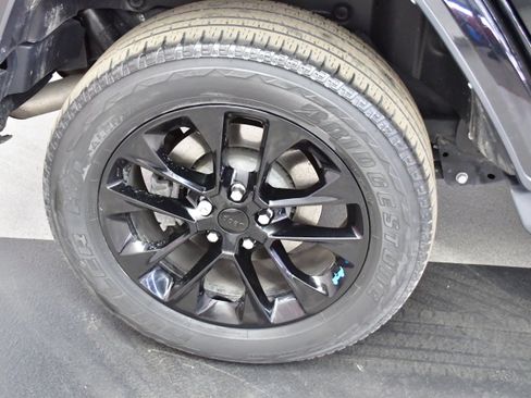 Used 2022 Jeep Wrangler Unlimited Sahara image 47