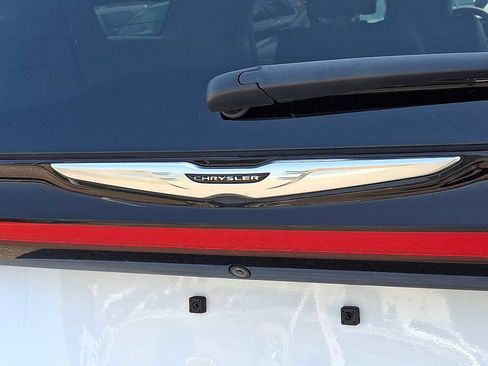 Certified 2023 Chrysler Pacifica Touring-L FWD image 33