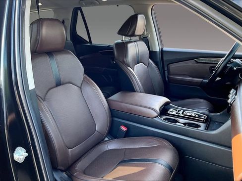 Used 2025 Honda Pilot Elite image 4