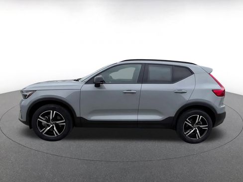 Used 2024 Volvo XC40 B5 Core AWD/4WD image 9