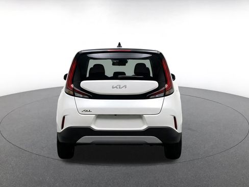 Used 2025 Kia Soul LX w/ LX Technology Package FWD image 8