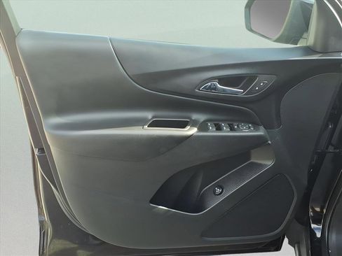 Used 2022 Chevrolet Equinox LT image 12