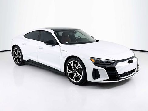 Used 2023 Audi e-tron GT Prestige image 7