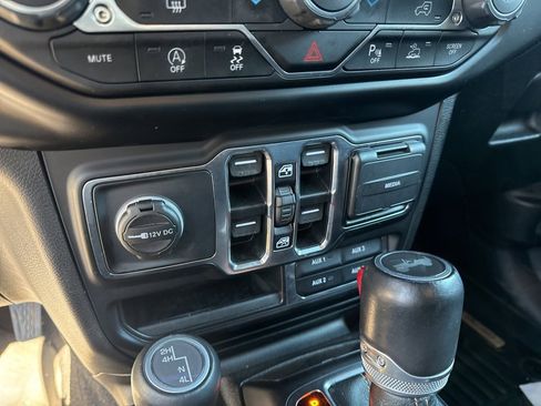 Used 2021 Jeep Wrangler Unlimited Sahara image 28