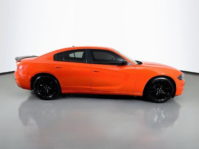 Used 2018 Dodge Charger SXT w/ Blacktop Package RWD image 11