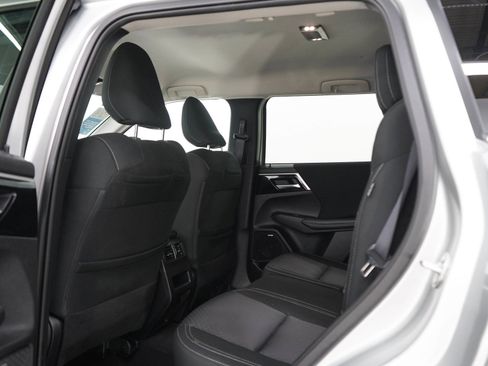 Used 2025 Mitsubishi Outlander ES AWD/4WD image 17