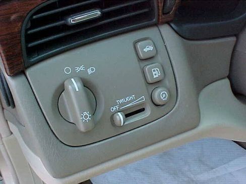 Used 2005 Cadillac De Ville FWD image 21