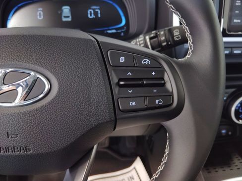 Used 2025 Hyundai Venue Limited image 14