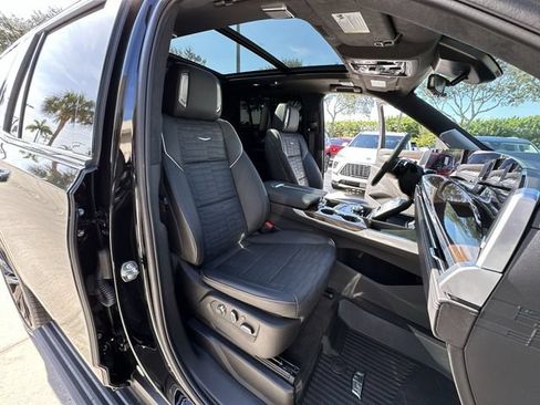 Certified 2026 Cadillac Escalade Platinum Sport w/ LPO, ONYX Package AWD/4WD image 35