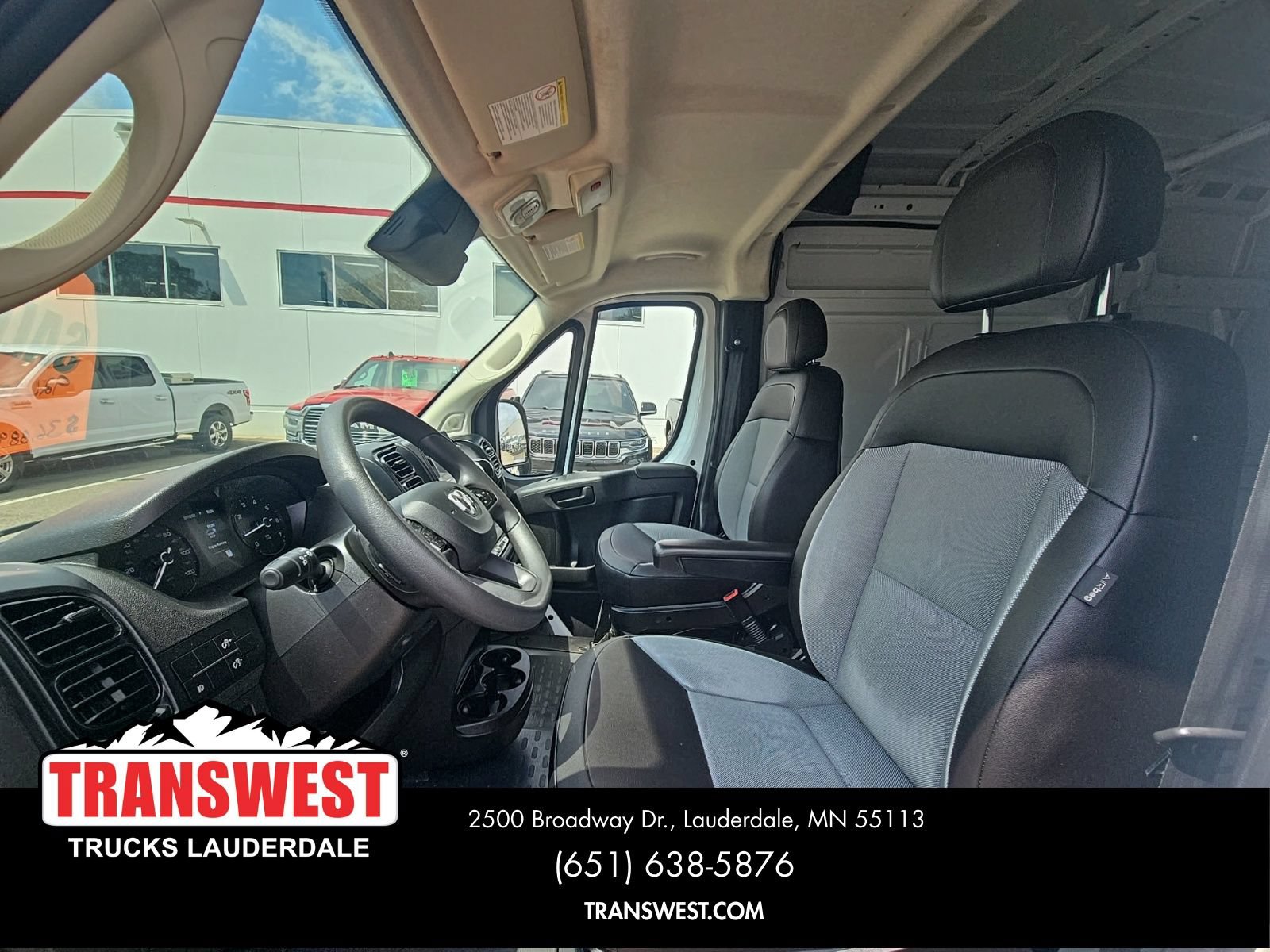 Used 2025 RAM ProMaster 2500 w/ Convenience Group FWD image 9
