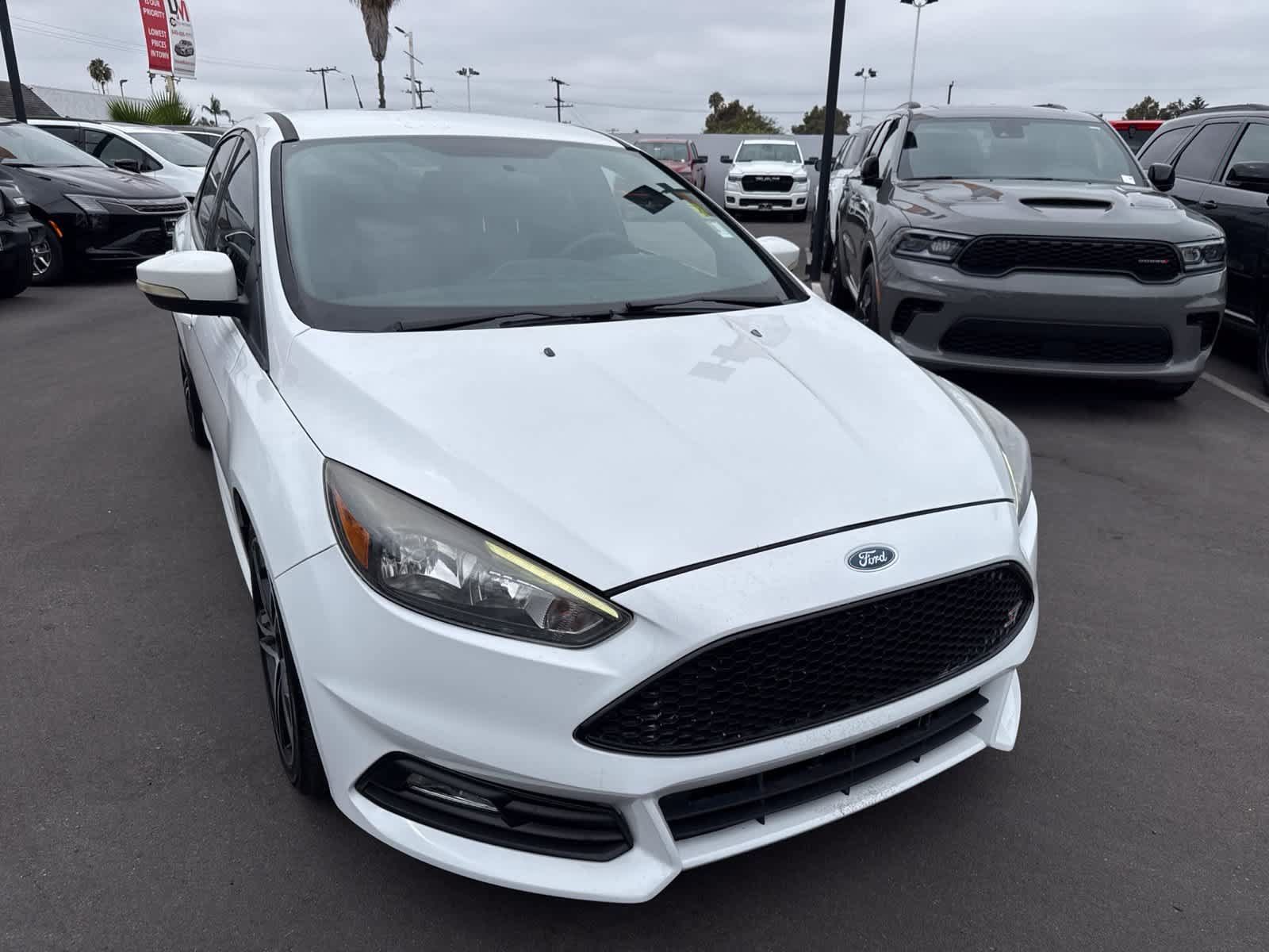 Used 2017 Ford Focus ST FWD image 4