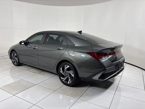 Certified 2025 Hyundai Elantra SEL FWD image 3