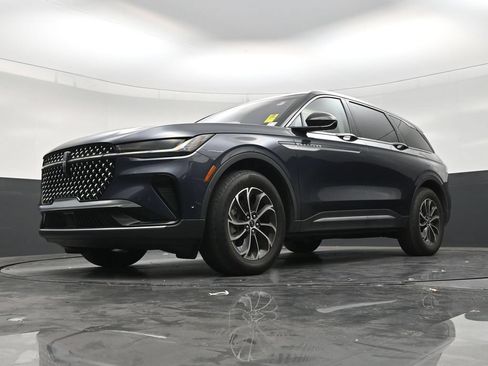 Used 2024 Lincoln Nautilus Premier AWD/4WD image 19